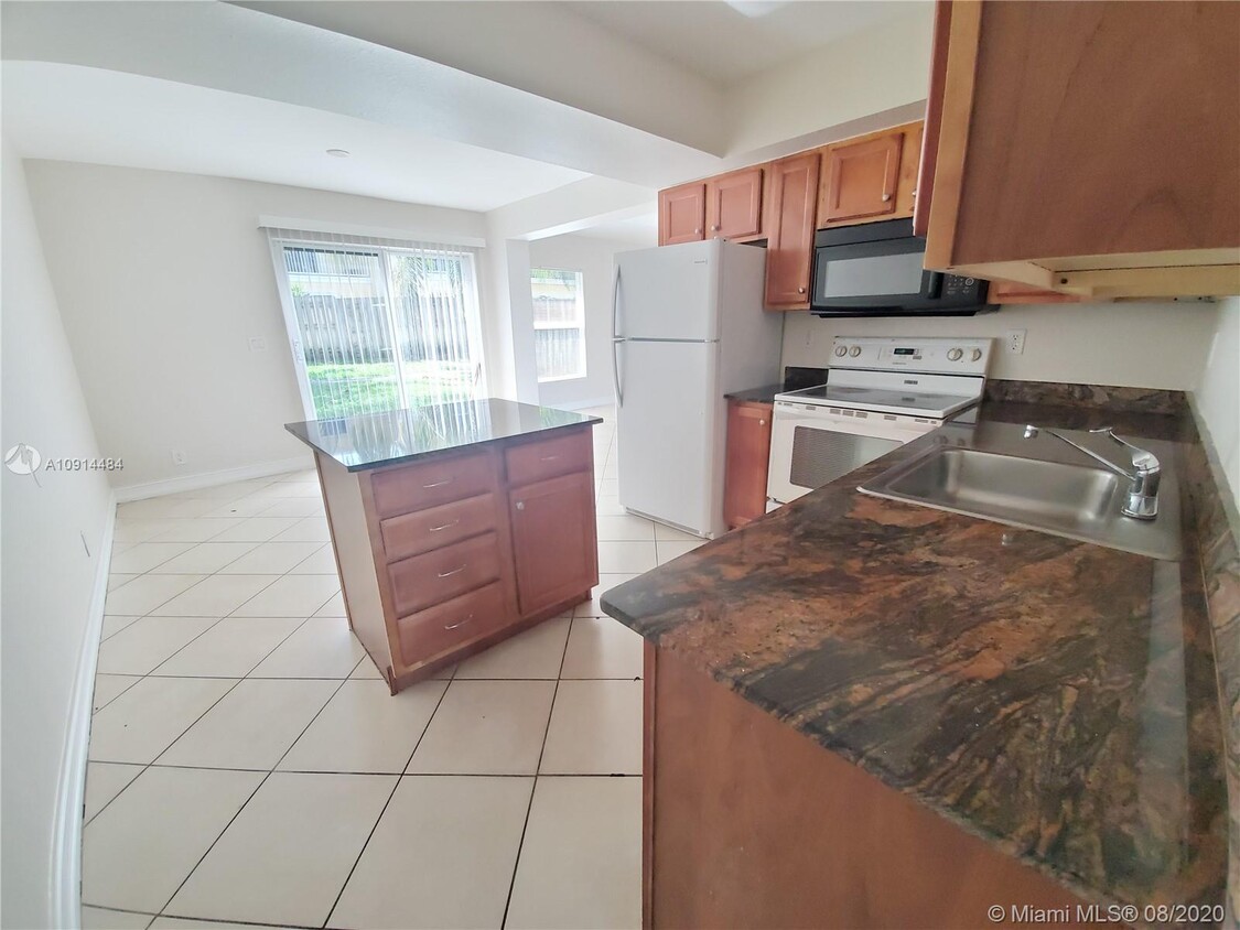 Primary Photo - 523 SW 1st Ct