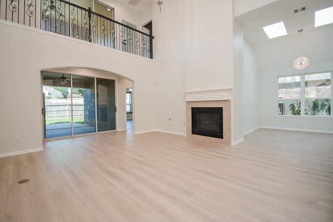 Foto del edificio - 6403 Edinburgh Ct