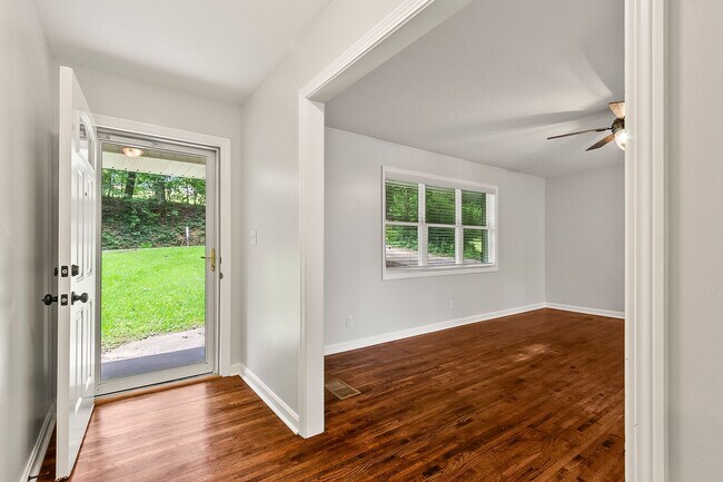 Foto del edificio - 3 Hickory Ln