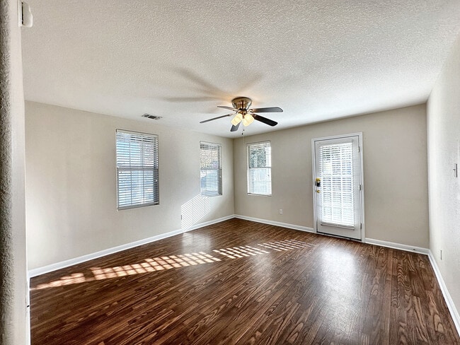 Building Photo - 148 Rush Haven