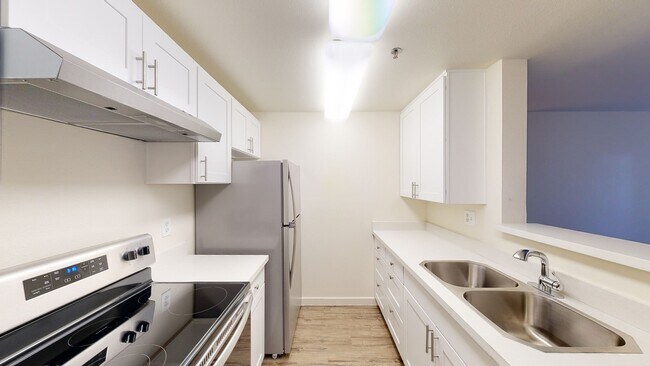 Interior Photo - Crown Pointe