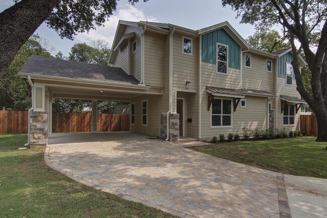 Building Photo - UT PRE-LEASE: 2013 Construction 6 bed /3 b...