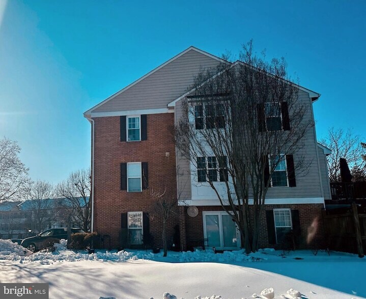 Foto del edificio - 4700 Warm Hearth Cir