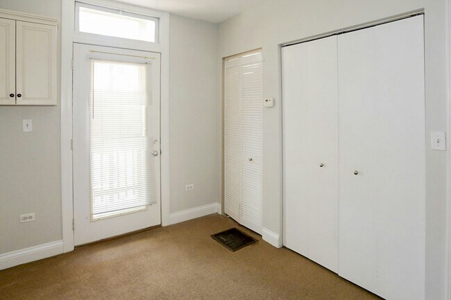 Foto del edificio - 3852 N Southport Ave