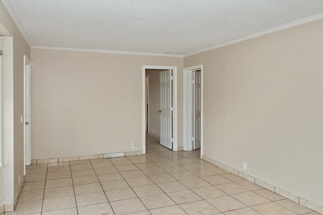 Building Photo - 1496 W 31st St