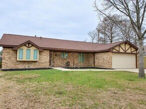Building Photo - 5901 Crestwood Cir W