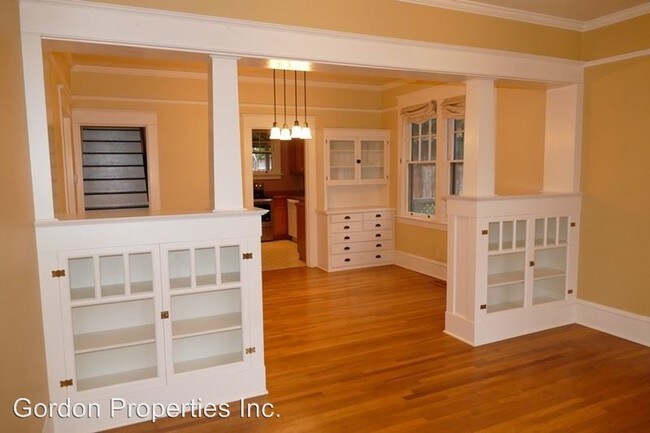 Building Photo - 3 br, 1 bath House - 1533 SE Martins St
