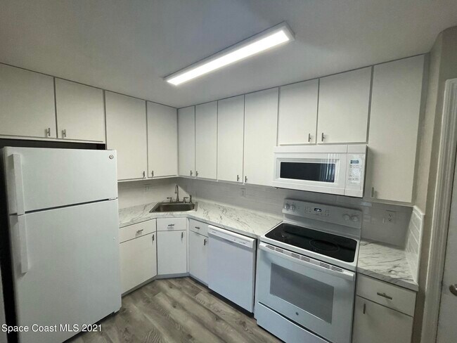 Foto del edificio - 4610 Lake Waterford Way