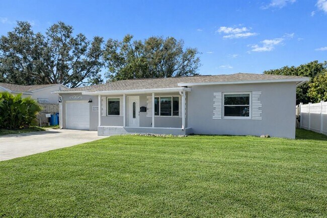 Foto del edificio - 6000 Dr M.L.K. Jr St N