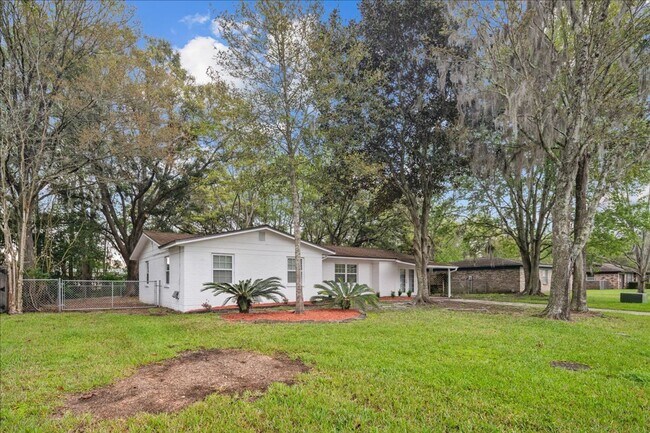 Foto del edificio - 3/2 with 1/1 In Law Suite in  Heritage Farms Orange Park South