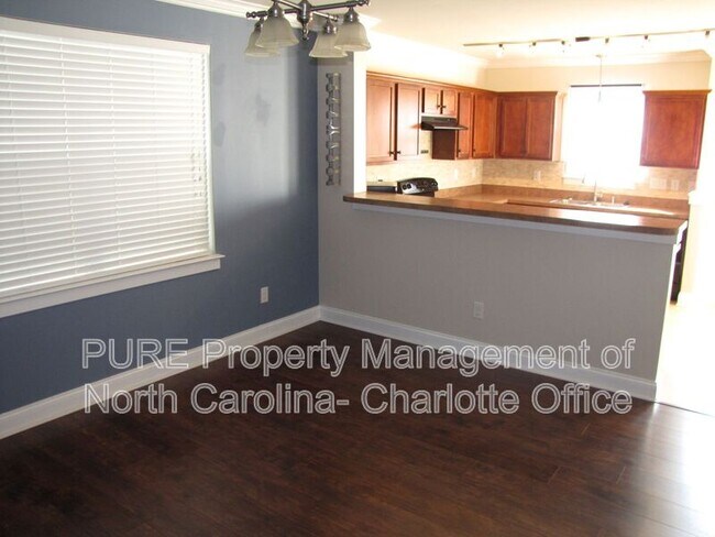 Foto del edificio - 15959 Rose Glenn Ln