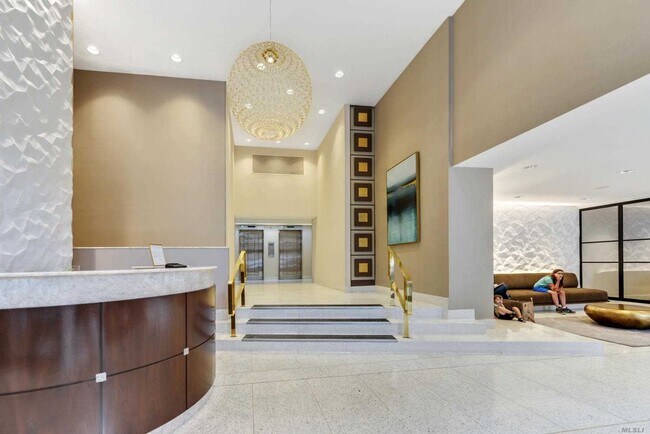 Foto del edificio - 66-36 Yellowstone Blvd
