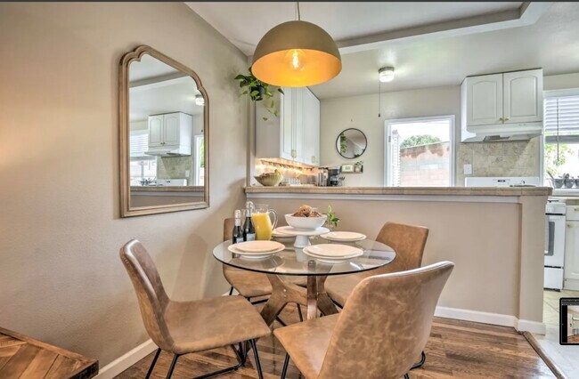 Foto del edificio - 502 N Rosemary Ln