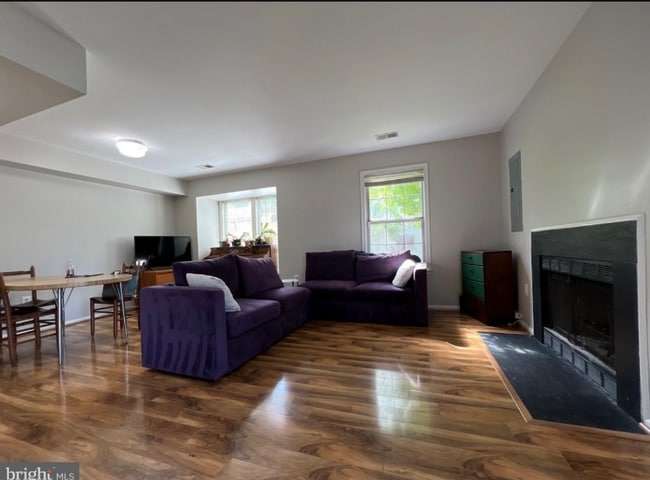 Building Photo - 14370 Gringsby Ct