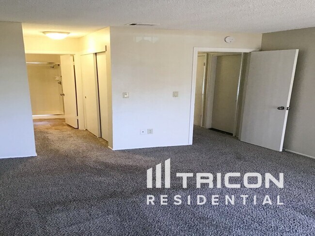 Foto del edificio - 9411 Aizenberg Cir