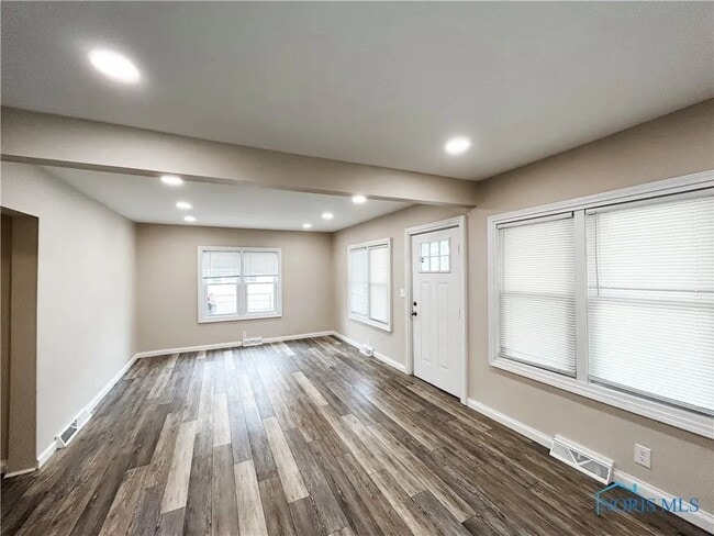 Building Photo - 2347 Bucklew Dr