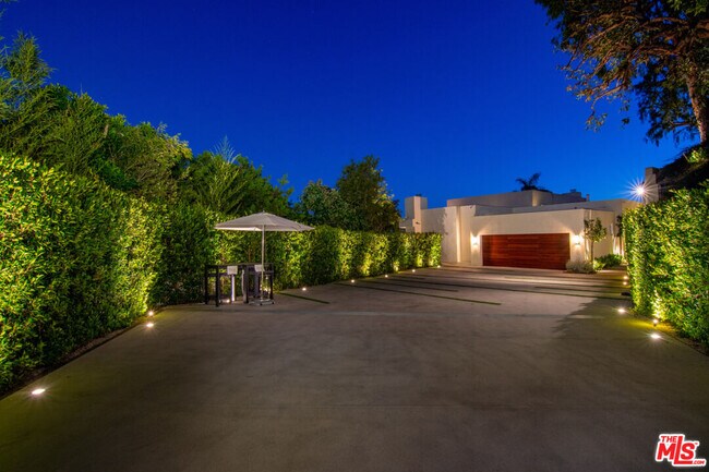 Building Photo - 1541 Summitridge Dr