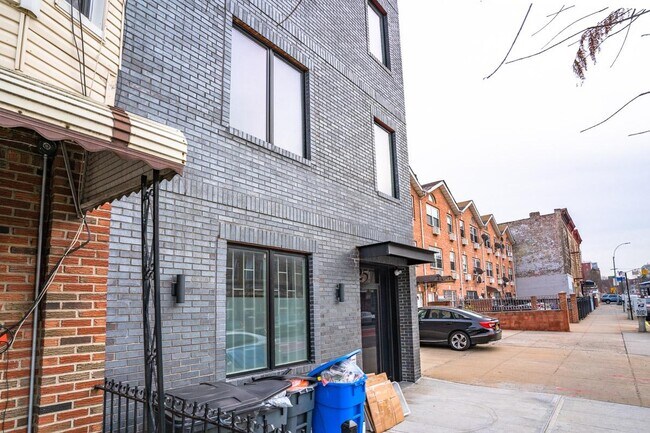 Foto del edificio - 1257 Rogers Ave