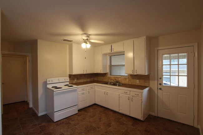 Foto del edificio - Coming Soon! Charming 3 bedroom Home in Ty...
