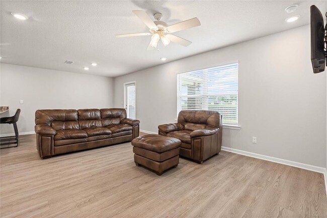 Building Photo - 2599 Cedarwood St