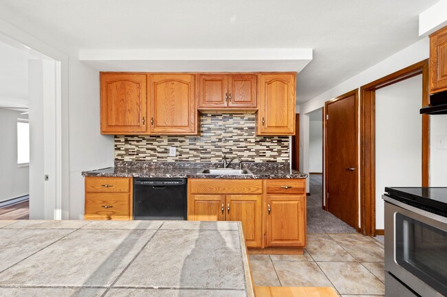 Building Photo - AVAILABLE JUNE 1ST!! 3 BEDROOM IN PENN HILLS!