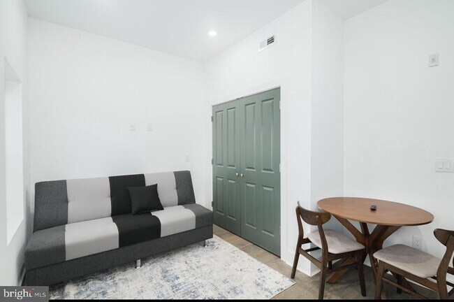 Building Photo - 3127 Richmond St