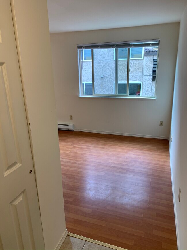 Foto del edificio - 4230 NE 8th Ave