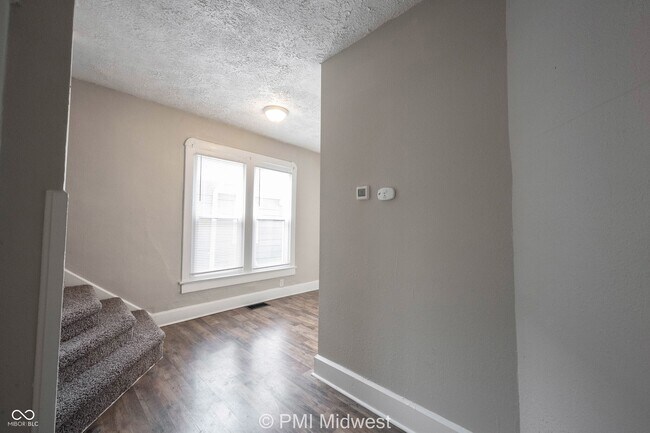Foto del edificio - 1016 S Belmont Ave