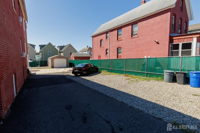 Building Photo - 28 Union St