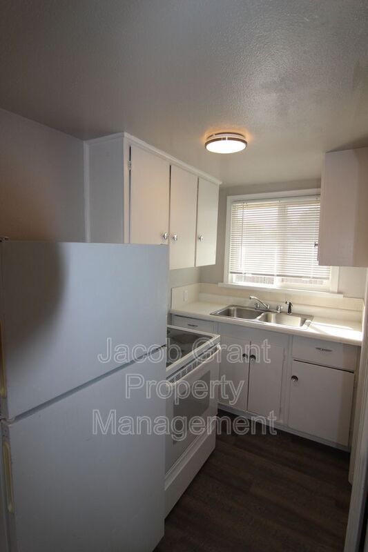 Foto del edificio - 4719 Yellowstone Ave