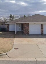 Building Photo - 7024 Woodlake Dr