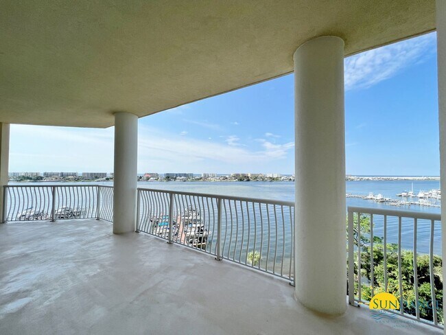 Foto del edificio - Stunning Waterfront 3 Bedroom Condo at Presidio Yacht Club!