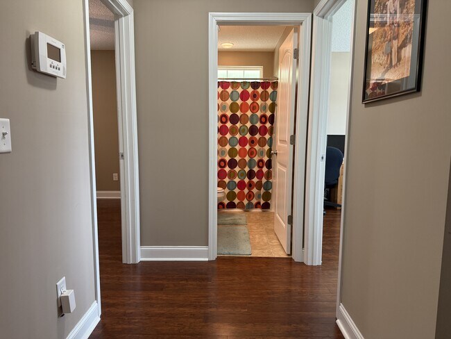 Foto del edificio - 718 Highgrove Ct