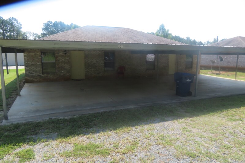 Primary Photo - 1368 Pitkin Rd