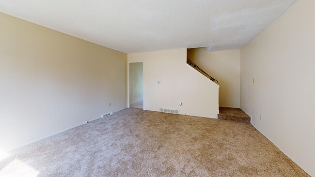 Building Photo - Close to Grandview College A