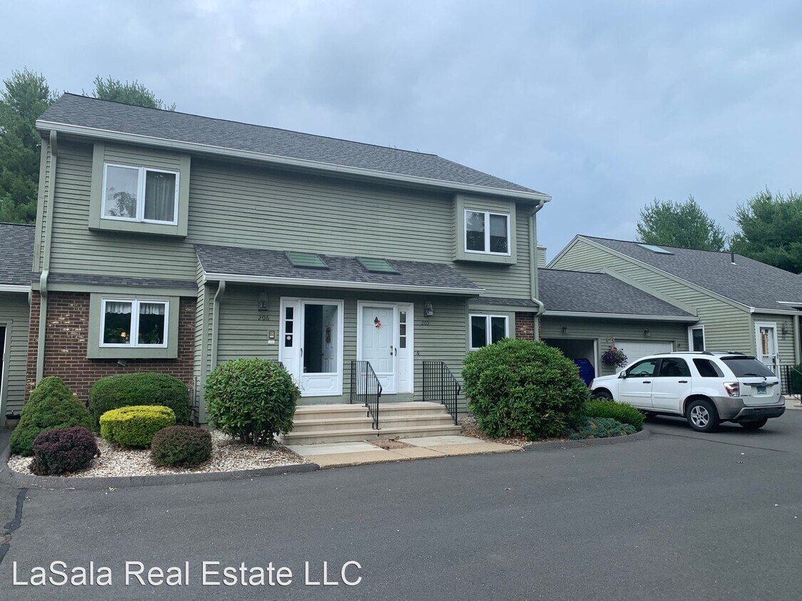 Foto principal - 3 br, 2.5 bath House - 205 Sandstone Drive
