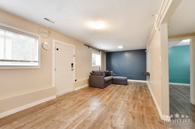 Building Photo - Ground-Level Unit for Rent in Langley — Utilities Included