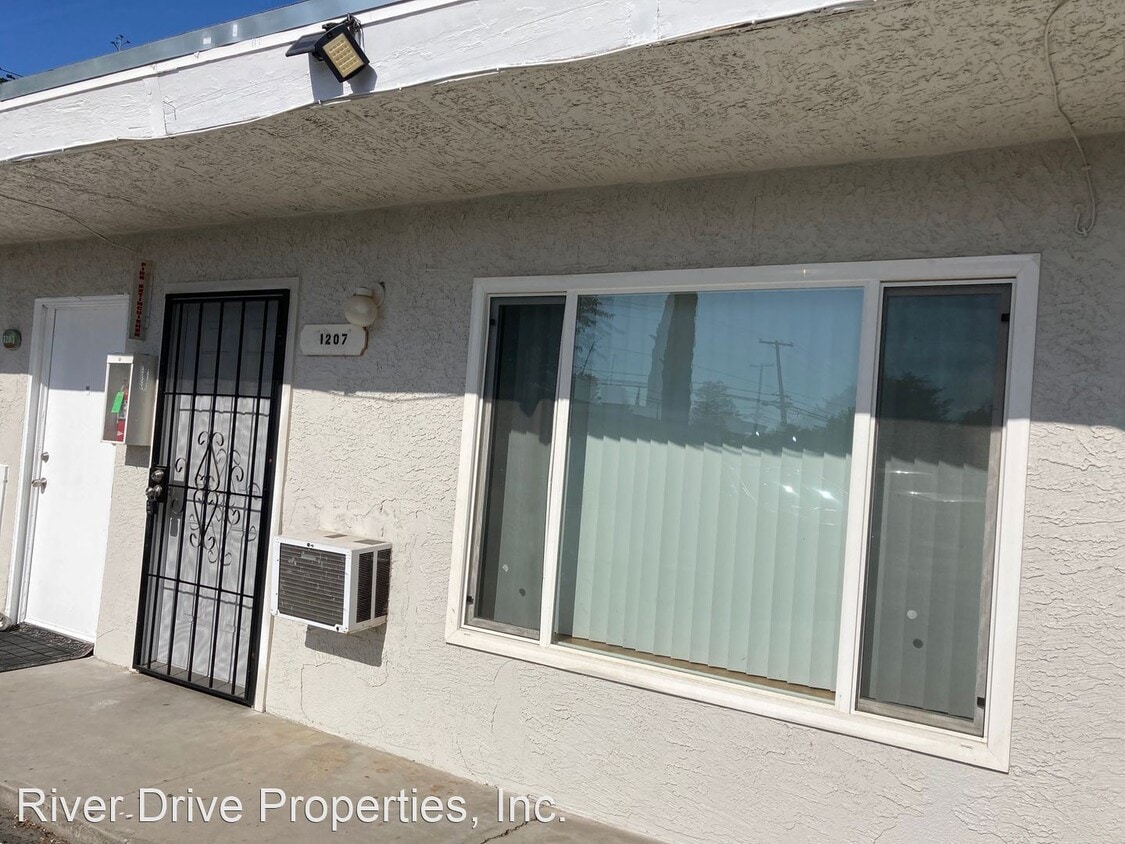 Primary Photo - 1233 E Bellevue Rd