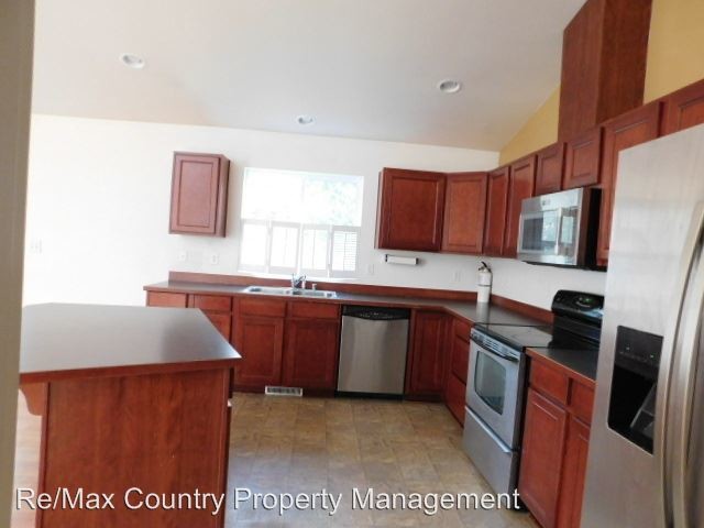 Building Photo - 15025 Maple Ridge Ln SE