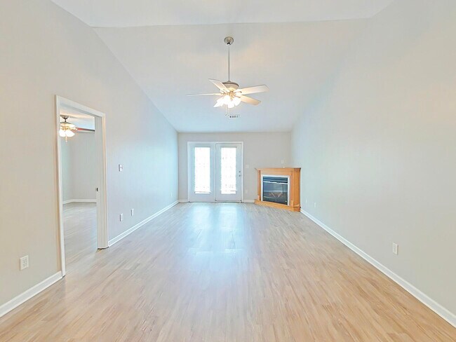 Foto del edificio - 5140 Wheeler Lake Rd