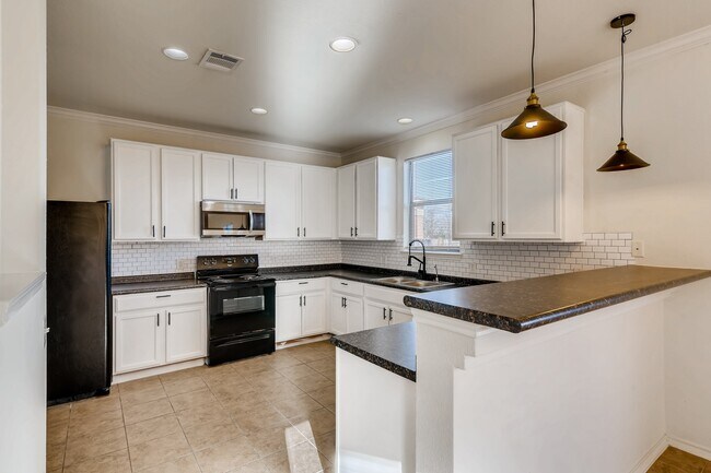 Foto del edificio - 6021 Randleman Dr