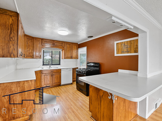 Foto del edificio - 1270 E Oakmont Ln