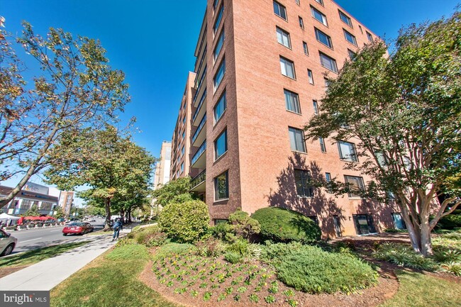 Building Photo - 3315 Wisconsin Ave NW