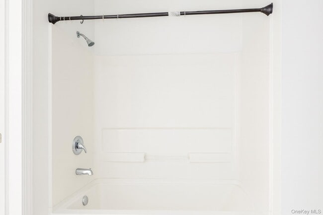 Building Photo - 422 Broadway