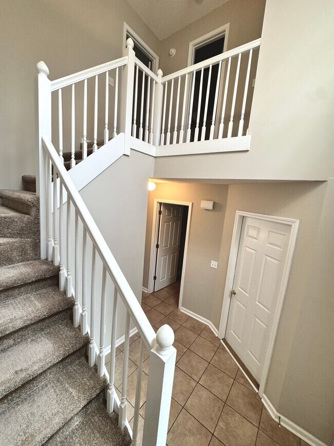 Building Photo - 128 N Springview Dr