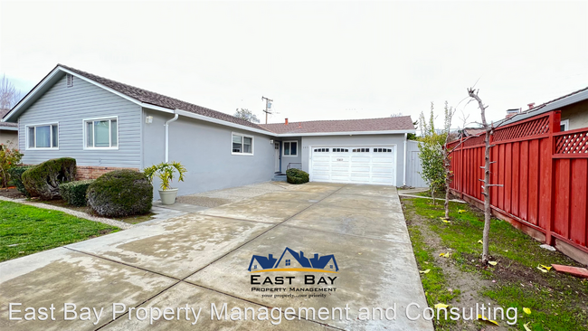 Building Photo - 3 br, 2 bath House - 909 Kingfisher Dr.