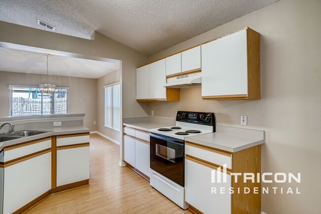 Building Photo - 1080 Amanda Kay Cir