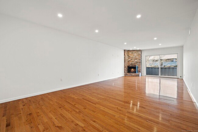Foto del edificio - 1153 Stratfield Rd