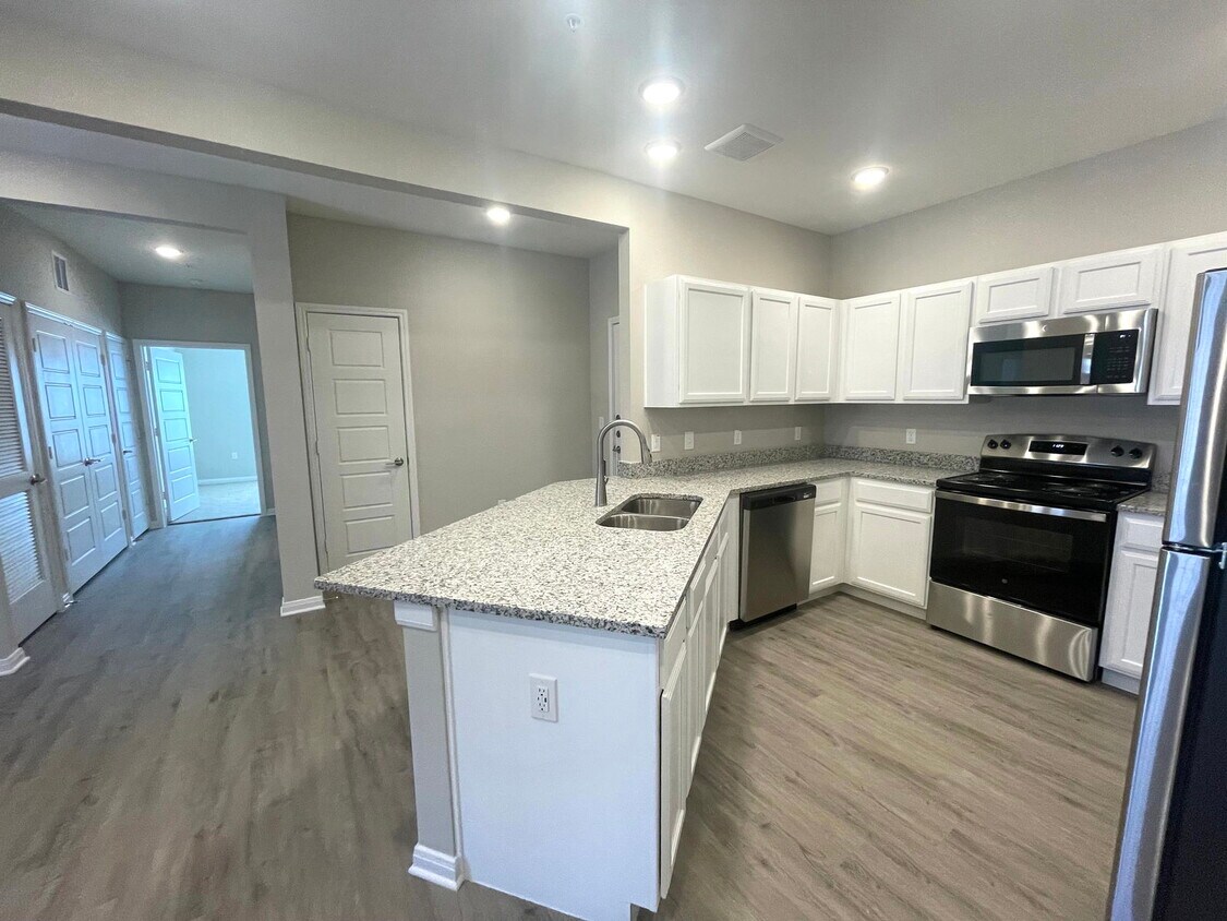 Foto principal - 300 Willow Grv Wy