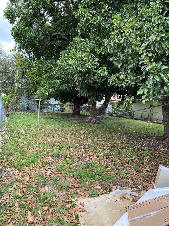 Foto del edificio - 847 NW 102nd St